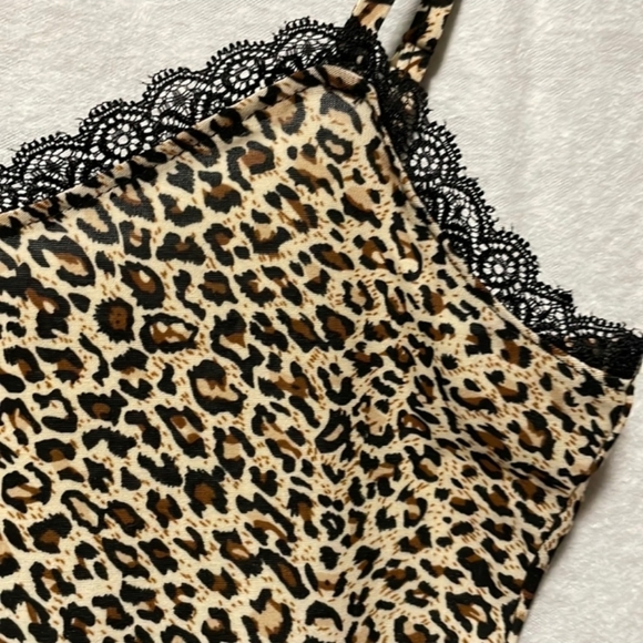 SHEIN Bundle of 2 Cropped Cami Tops X-Small - Picture 6 of 8